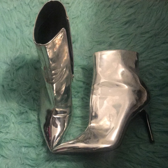 Boots - Picture 3 of 6